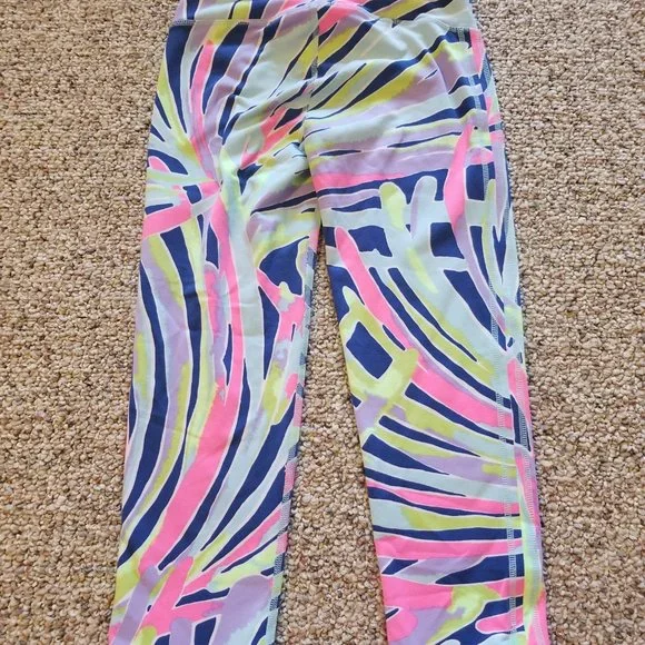 Lilly Pulitzer Luxletic UPF 50+ Weekender Cropped Leggings - Picture 2 of 7